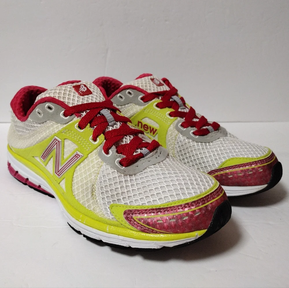 New Balance Women's 1190 Lace-Up Running Low Top Athletic Sneakers Size 9
